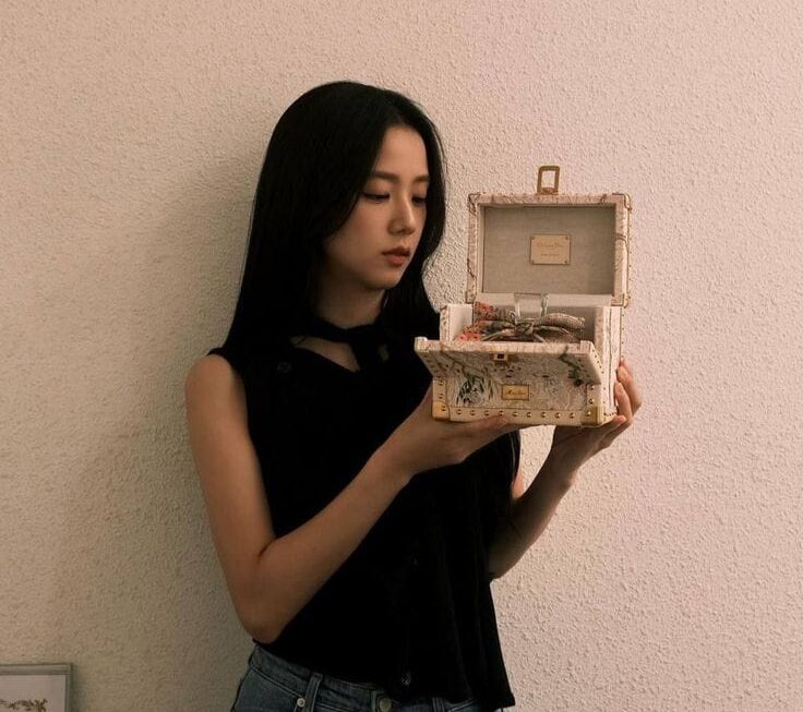 Blackpink's Jisoo Receives Rarest Miss Dior Perfume Gift | Limited to 150 Pieces Globally